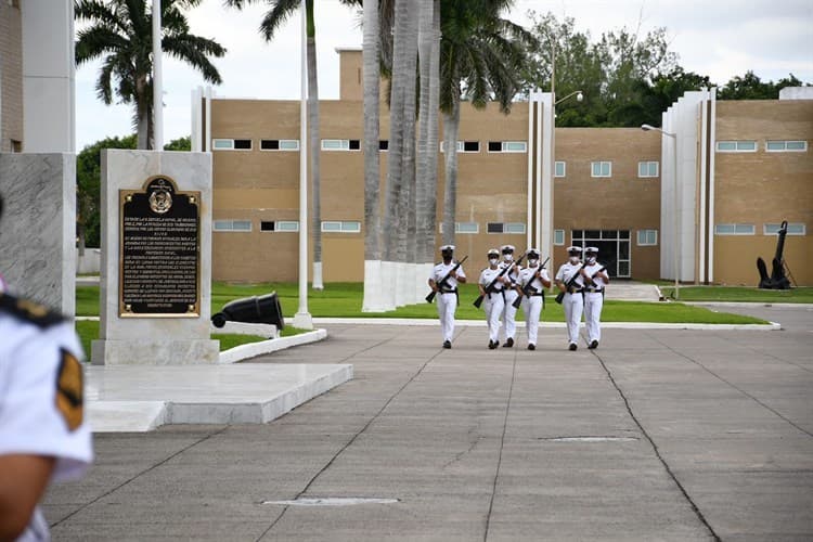 Escuela Naval Militar en Antón Lizardo forja a mil 173 cadetes para servir