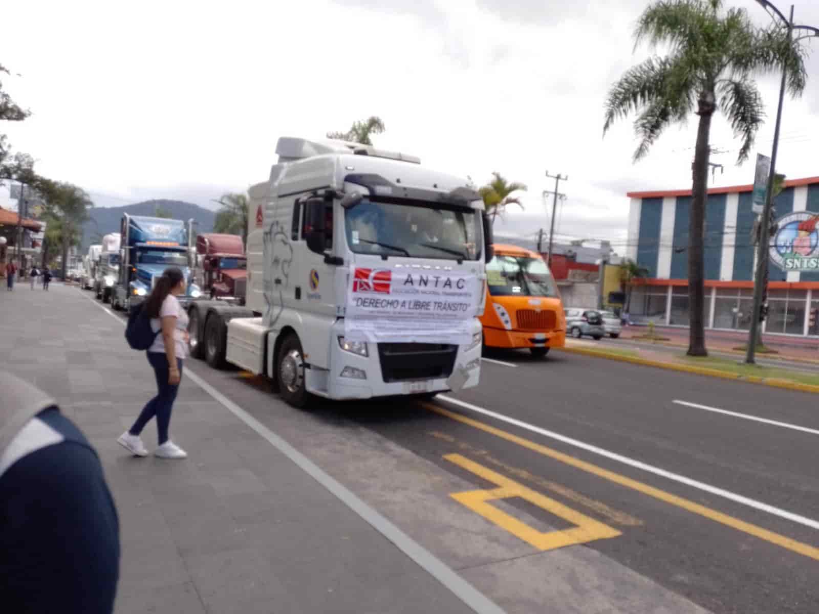 Realizan transportistas de ANTAC carava de reconciliaci n