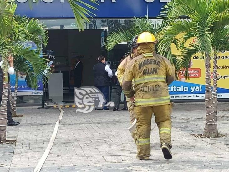 Conato de incendio en Plaza Urban Xalapa moviliza a Bomberos