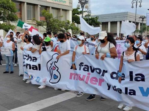 Marchan por la paz en el puerto de Veracruz