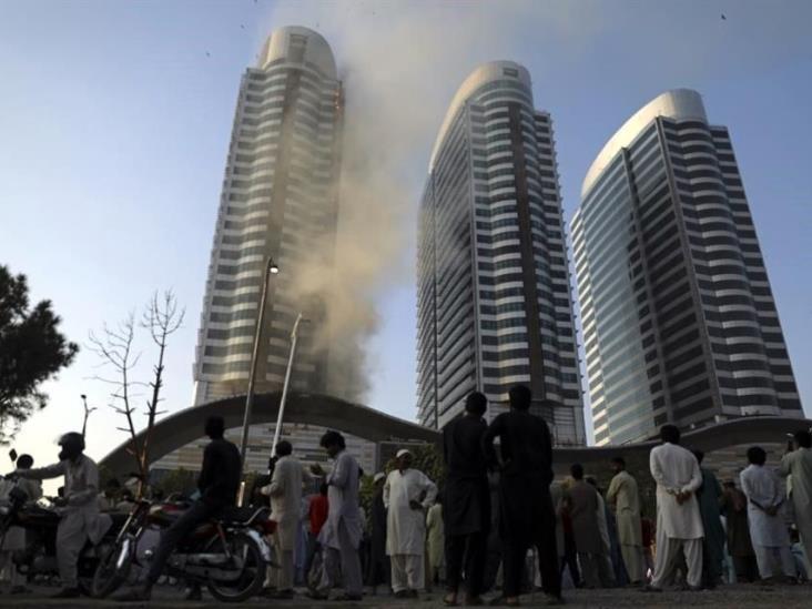 Se incendia gran edificio Centaurus en Pakistán (+Video)