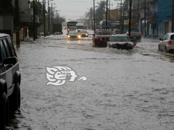 Avenidas de Coatzacoalcos se vuelven ríos tras lluvias torrenciales(+Videos)