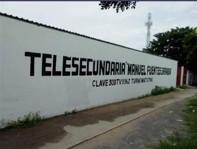 Roban escuela telesecundaria en Veracruz