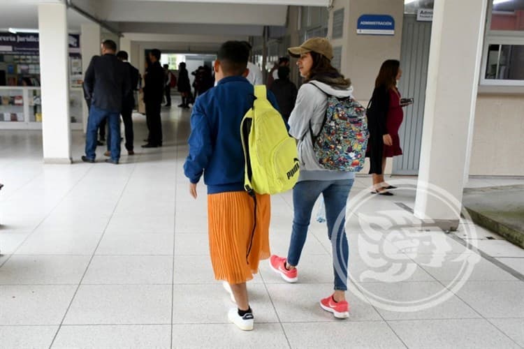 Alumnos de Derecho de la UV van a clases con falda: ropa no tiene género (+Video)