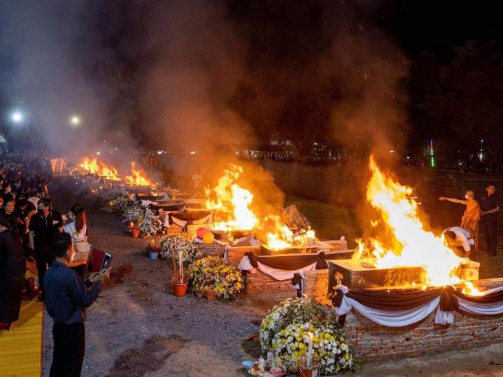 Despiden a niños víctimas de tiroteo en Tailandia