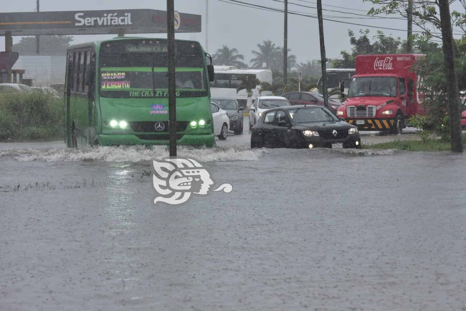 Vehículos Se Quedan Varados Por Inundaciones En Coatzacoalcos