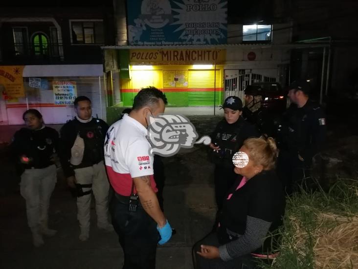 Mujer es hallada en camino de Xalapa; habría sido raptada