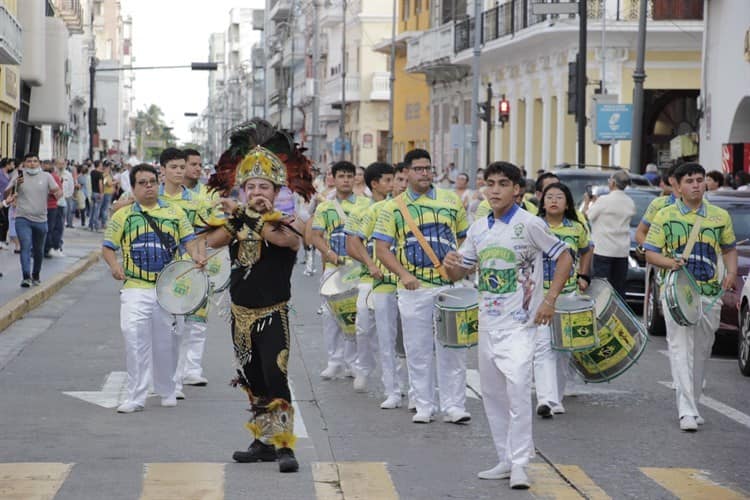 Realizan desfile del Festival Internacional del Folklore en Veracruz (+Video)