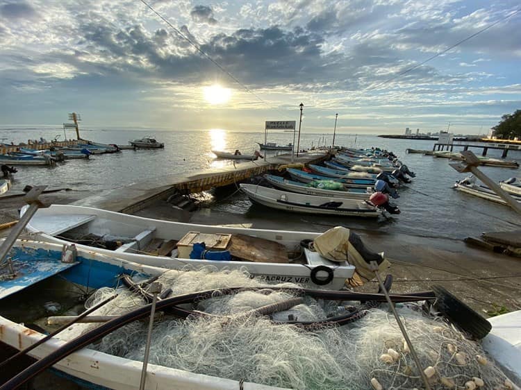 Pescadores de Veracruz se mantienen alertas por tormenta tropical Karl