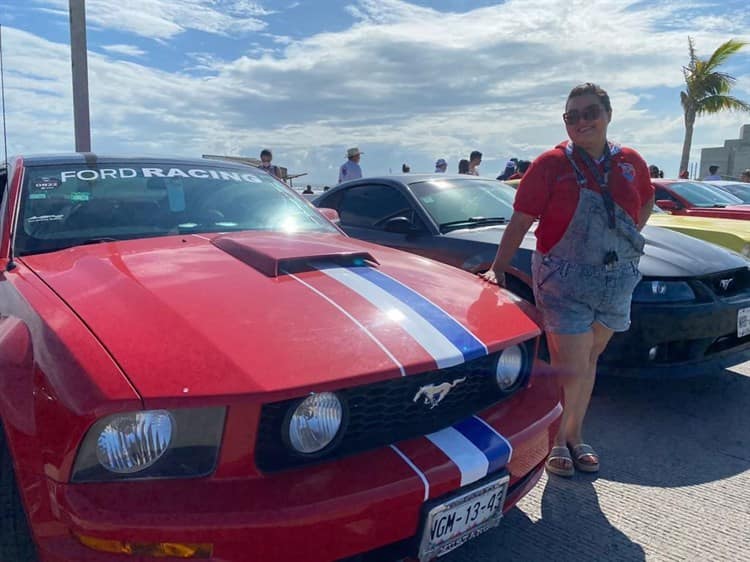 El sonido del acelerador, lo que más disfruta Vianey de su Mustang