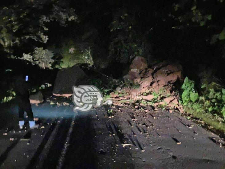 Rocas bloquearon la carretera estatal Misantla-Xalapa; la vía ya fue liberada