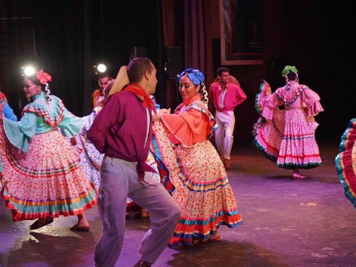 Xalapa: en Teatro del Estado, clausuran  Festival Folklórico Miguel Vélez Arceo