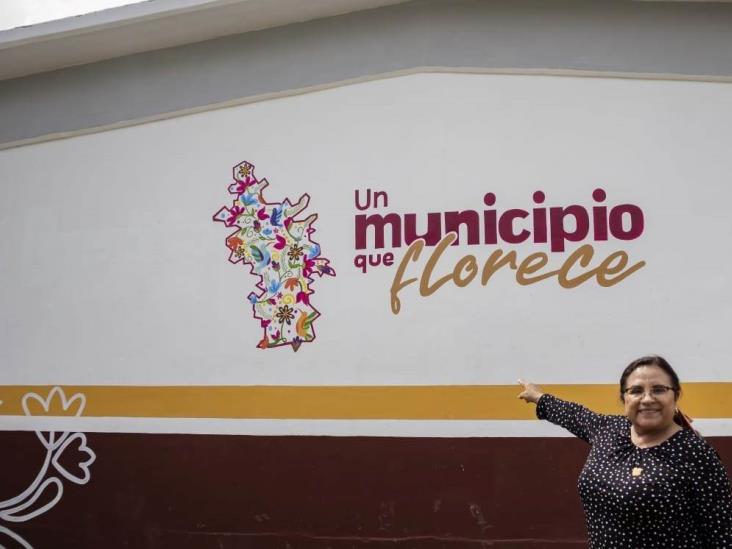 Carmen Medel inaugura aula en la escuela primaria Cuitláhuac