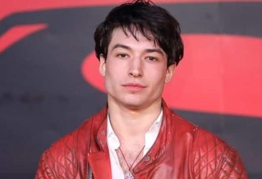 Ezra Miller se declara inocente de robo a vivienda