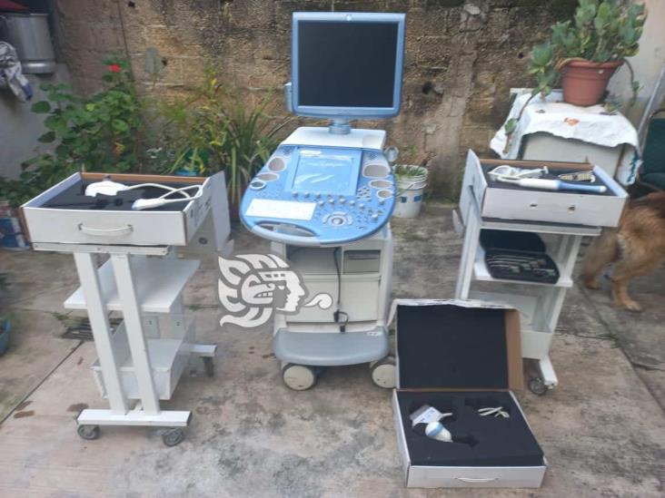 Equipo de ultrasonido robado en Salud espera en patio de una casa a ser recogido