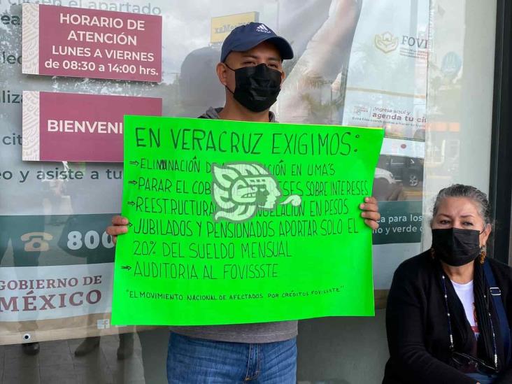 Xalapeños se unen a protesta nacional contra “créditos impagables” de Fovissste