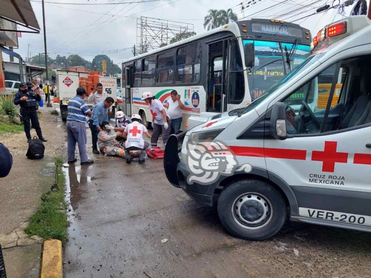 En Córdoba, autobús arrolló a gasero que quiso ganarle el paso