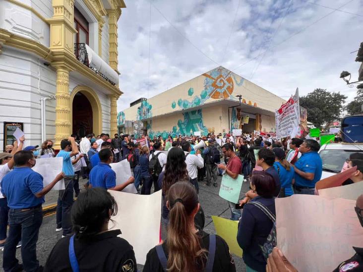 Cecytes en Xalapa se une a movilización nacional; protestan frente al SAT (+Video)