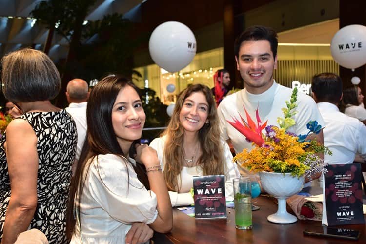 Inauguran en Plaza Andamar la obra audiovisual WAVE