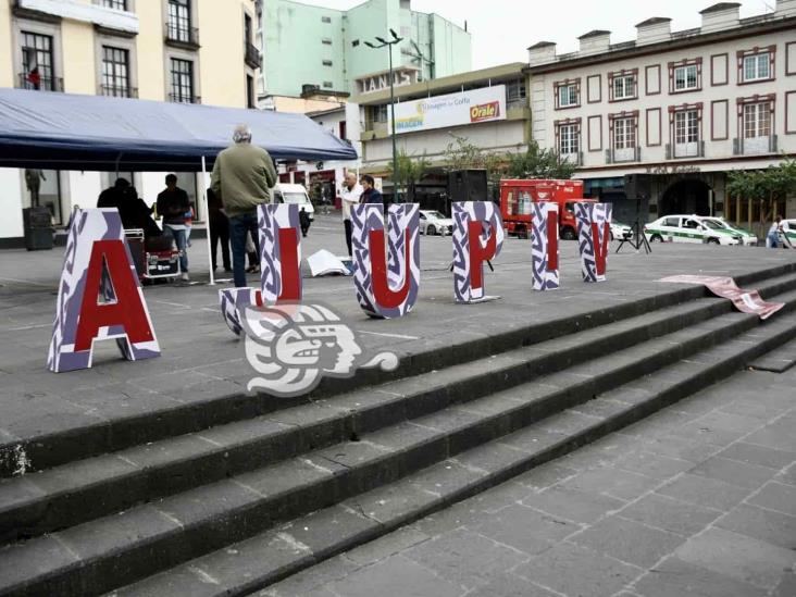 Pensionados se manifiestan en centro de Xalapa; exigen pagos