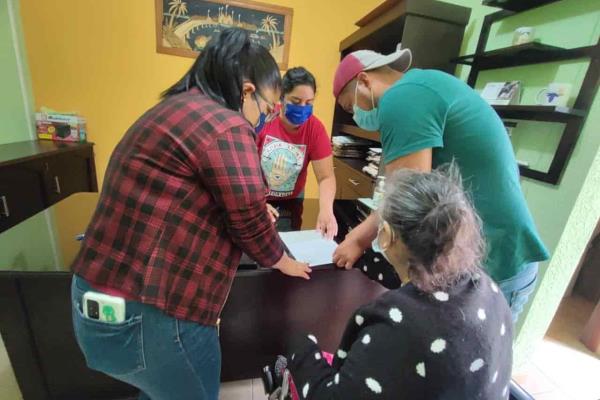 Organización cañera entrega de pagos de seguro de vida a deudos en Carlos A. Carrillo
