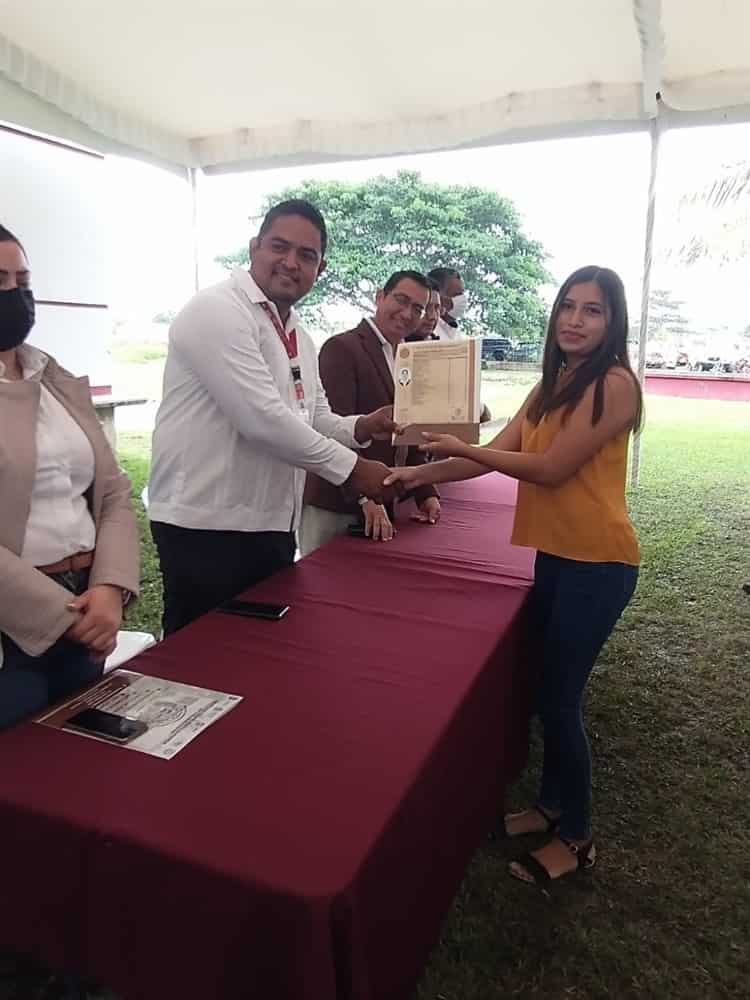 Recibieron certificados de estudios egresados del Tecnológico de Cosamaloapan