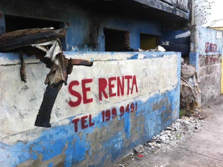 Casa abandonada en Boca del Río es foco de infección e inseguridad, denuncian vecinos