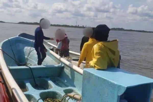 Rescata Semar a tres pescadores en límites de Veracruz y Tabasco