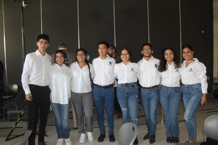 Alumnos de la Universidad Veracruzana celebraron el Día del Arquitecto