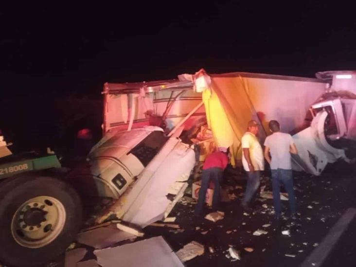 Choque entre 2 tráileres deja una persona sin vida en la autopista Cosamaloapan – La Tinaja