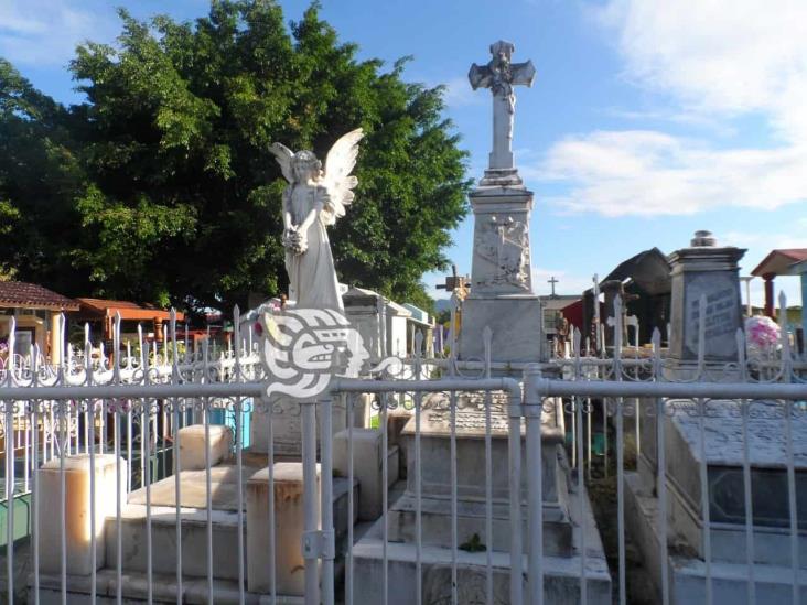 Alistan visitas guiadas a cementerio de Misantla por celebración de Todos los Santos
