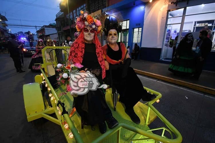 Gran desfile de catrinas en Xalapa (+Video)