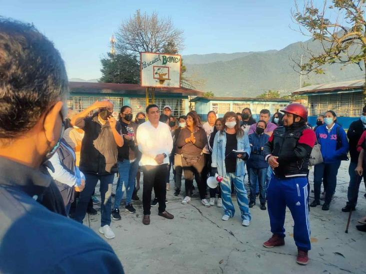 Destituyen a directora de primaria Vicente Guerrero en Río Blanco; de esto la acusaban