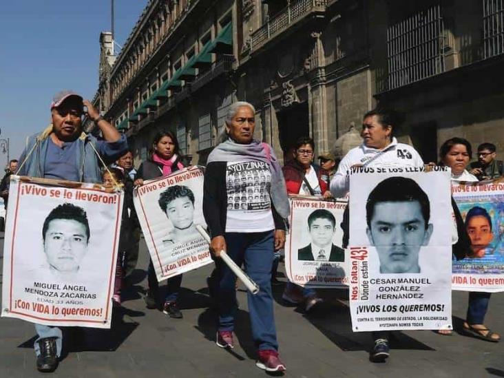 AMLO recibe a padres de los 43 normalistas de Ayotzinapa en Palacio Nacional