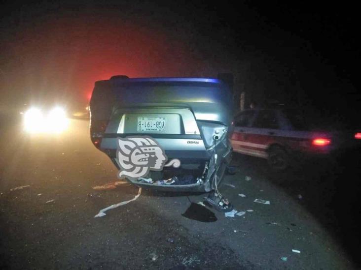 Vehículo sufre volcadura en carretera Misantla-Xalapa