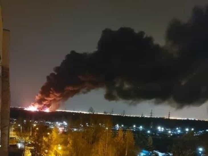Se registra enorme incendio en almacén de San Petersburgo (+Video)