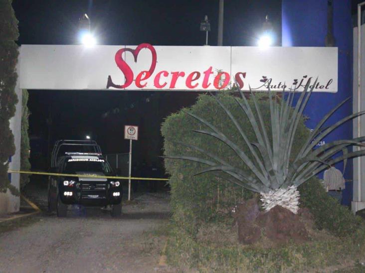 Pareja de policías pierde la vida en motel de Martínez de la Torre