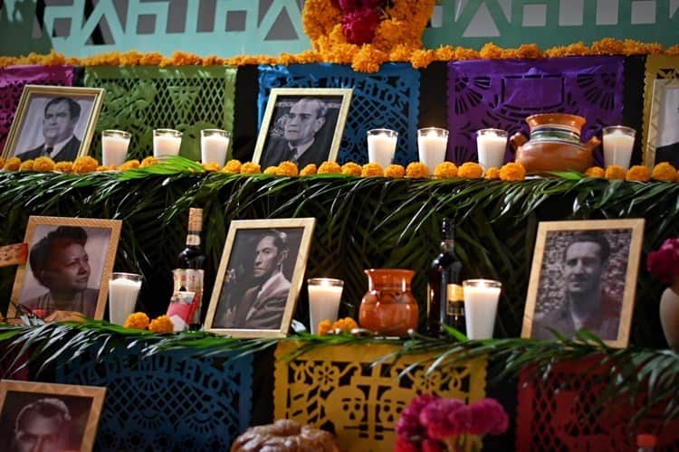 Instalan Altar de Día de Muertos en el Ayuntamiento de Veracruz