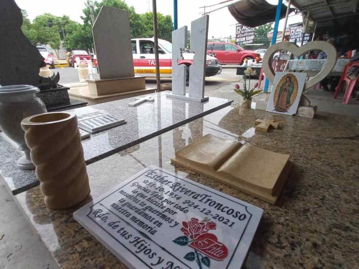Repunta venta en Veracruz de urnas y lápidas para los fieles difuntos