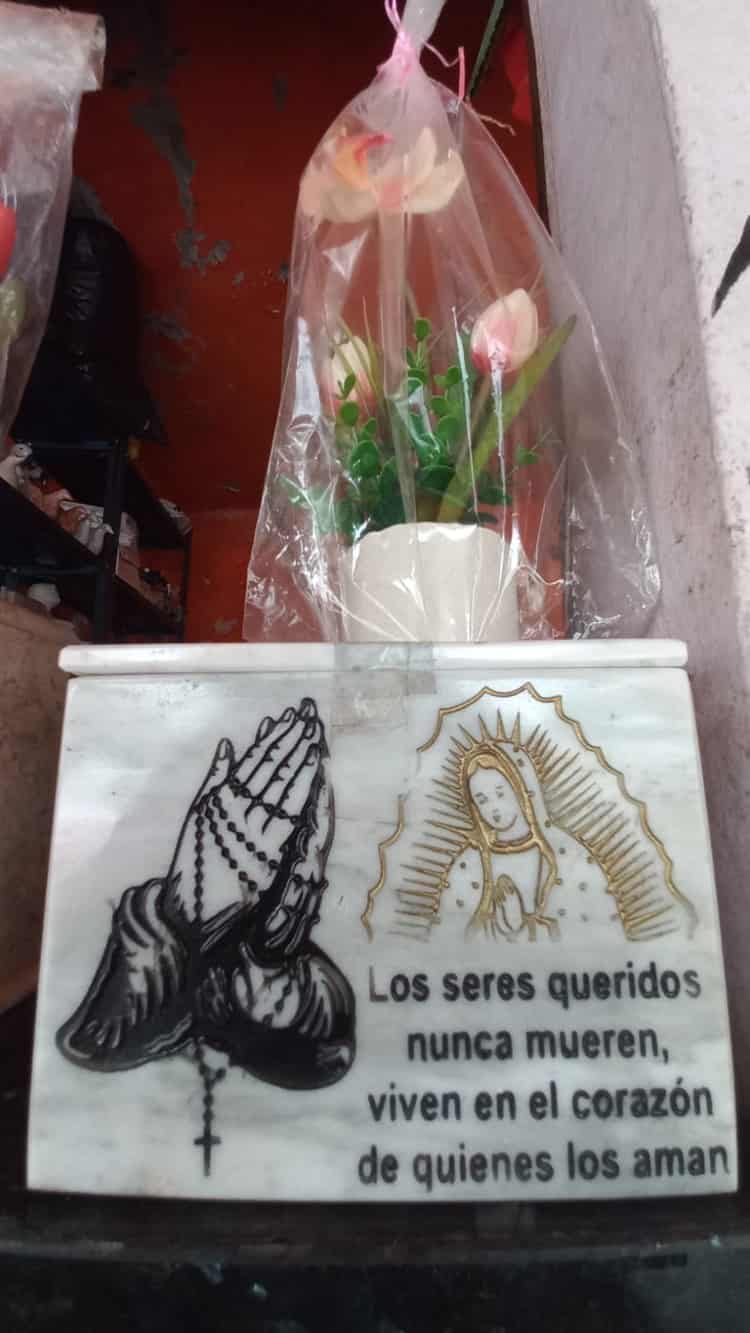 Repunta venta en Veracruz de urnas y lápidas para los fieles difuntos