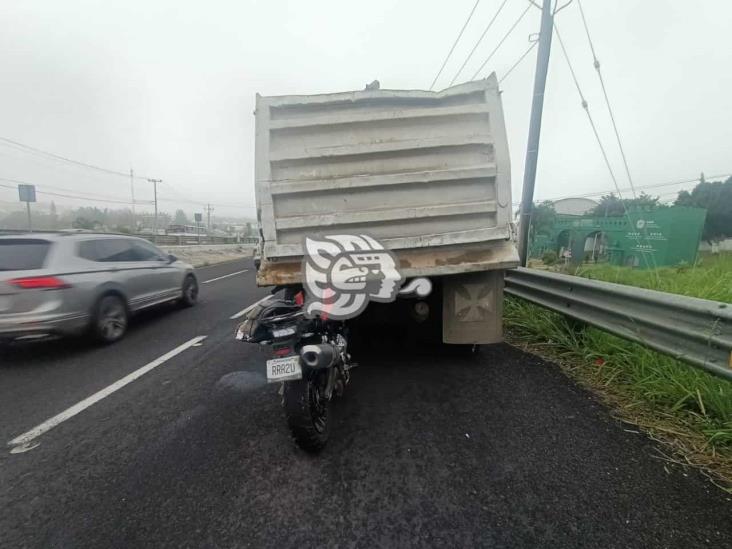 Fallece motociclista tras chocar contra volteo frente a la Academia de Policía