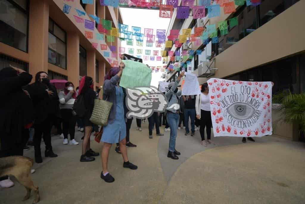 Tras protestas de alumnas y alumnos, renuncia la directora de la Facultad de Psicología-Región Xalapa de la UV