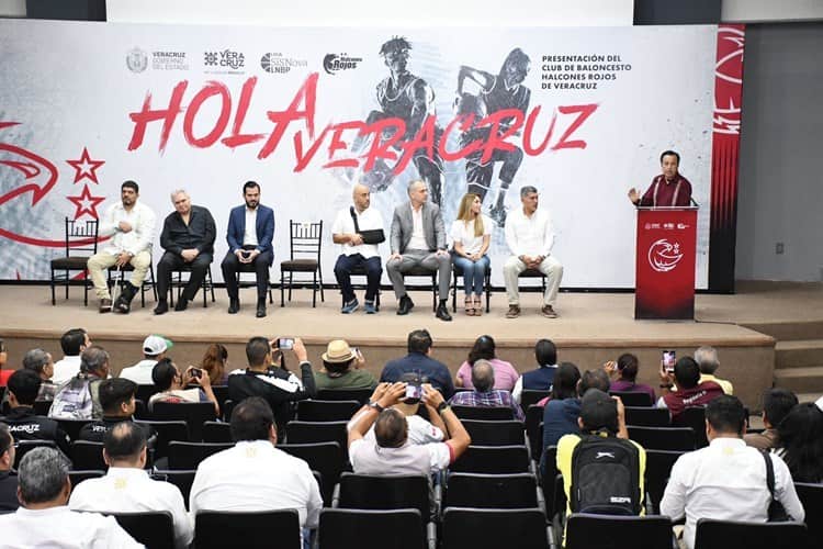 Realizan presentación del equipo de basquetbol Halcones Rojos de Veracruz (+Video)