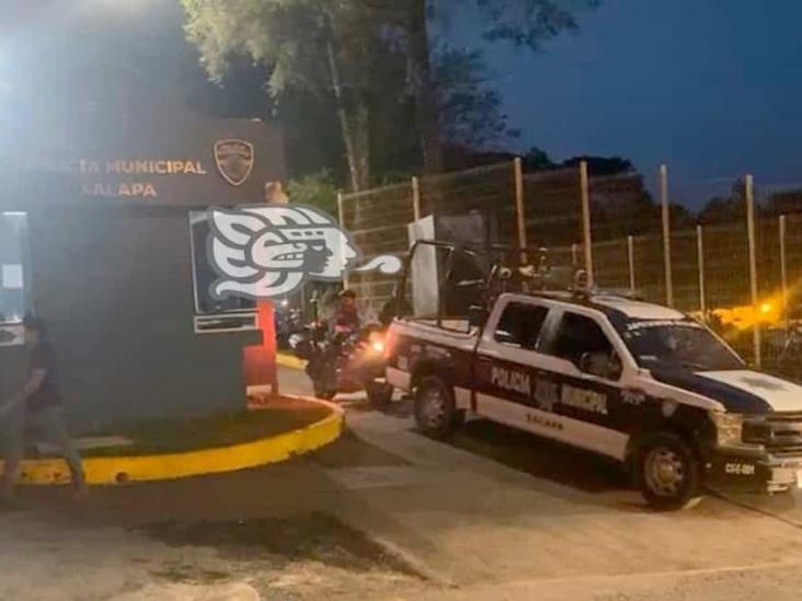 ¡Se le fue un tiro! En Xalapa, policía municipal lesionó a un compañero