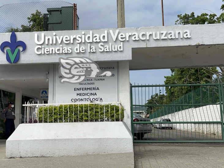 Bloquean acceso a unidad de Ciencias de la Salud en UV Poza Rica