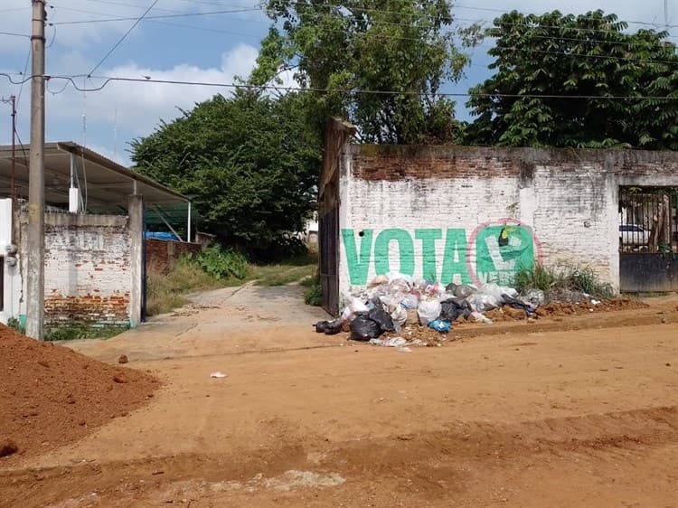 En Acayucan, se quejan por acumulación de basura