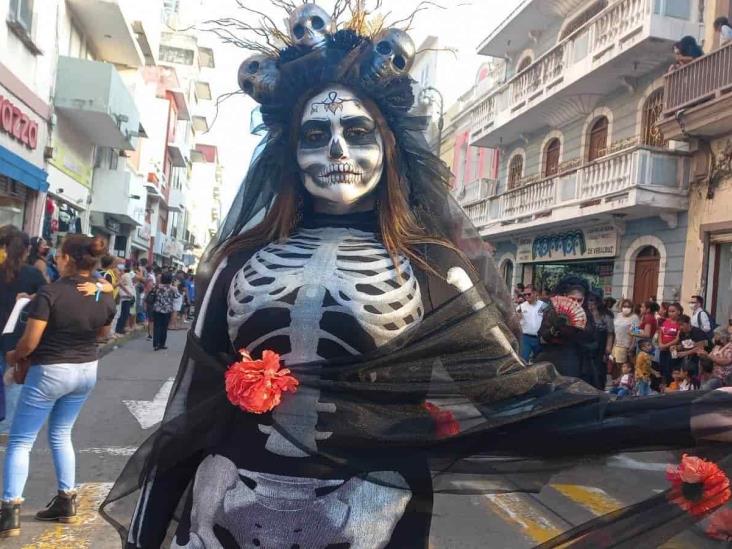 Realizan desfile de Catrinas Tradiciones Mexicanas en Veracruz por Todos Santos(+Video)