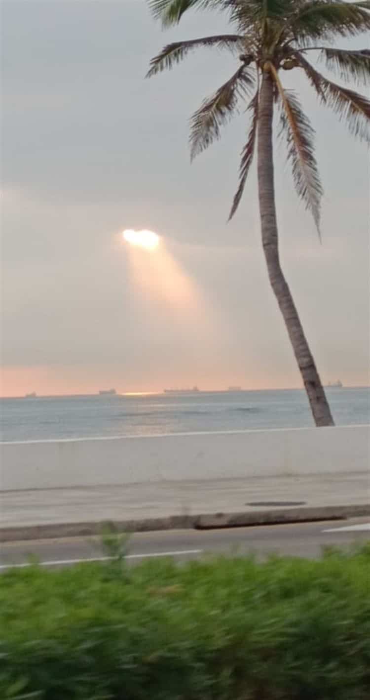 Captan rayo de sol en forma de corazón en Veracruz