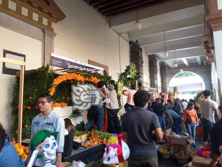 Huele a flor de Cempasúchil: instalan altares en corazón de Xalapa (+Video)