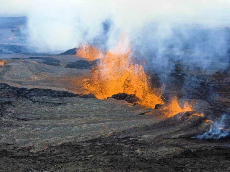 ¿Despertó el titán? Alerta en Hawái por actividad en el volcán Mauna Loa